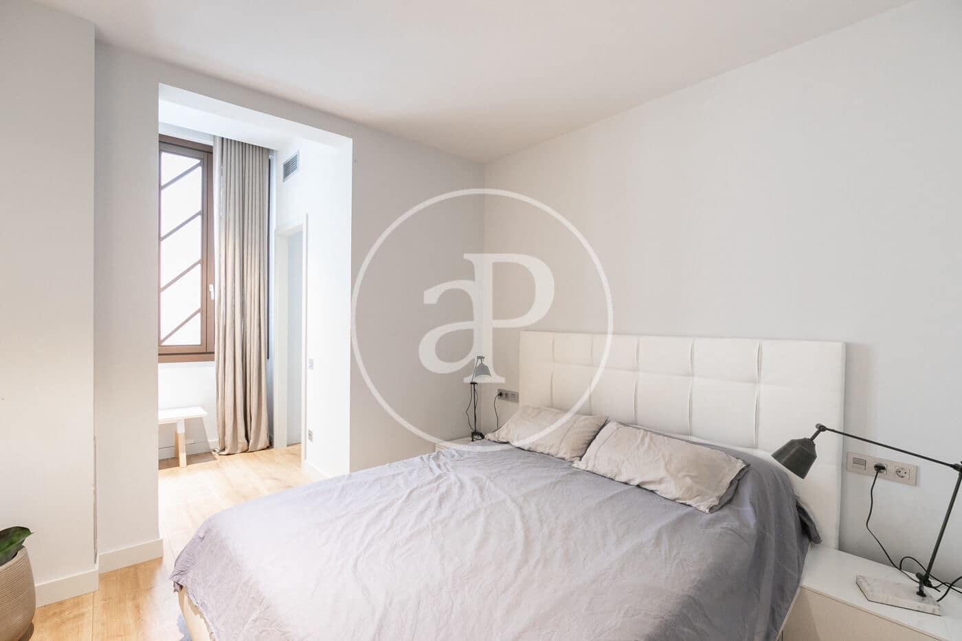 3 slaapkamer Appartement te huur in Barcelona stad - € 3.200 (Ref: 9911041)