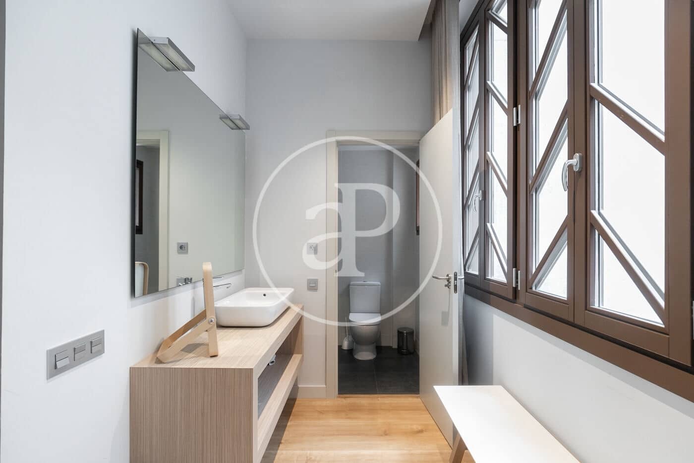 3 slaapkamer Appartement te huur in Barcelona stad - € 3.200 (Ref: 9911041)