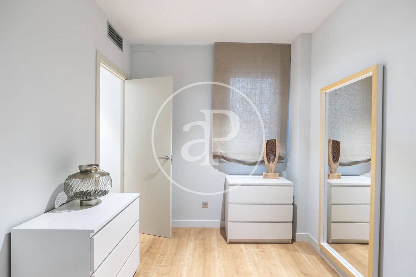 3 slaapkamer Appartement te huur in Barcelona stad - € 3.200 (Ref: 9911041)