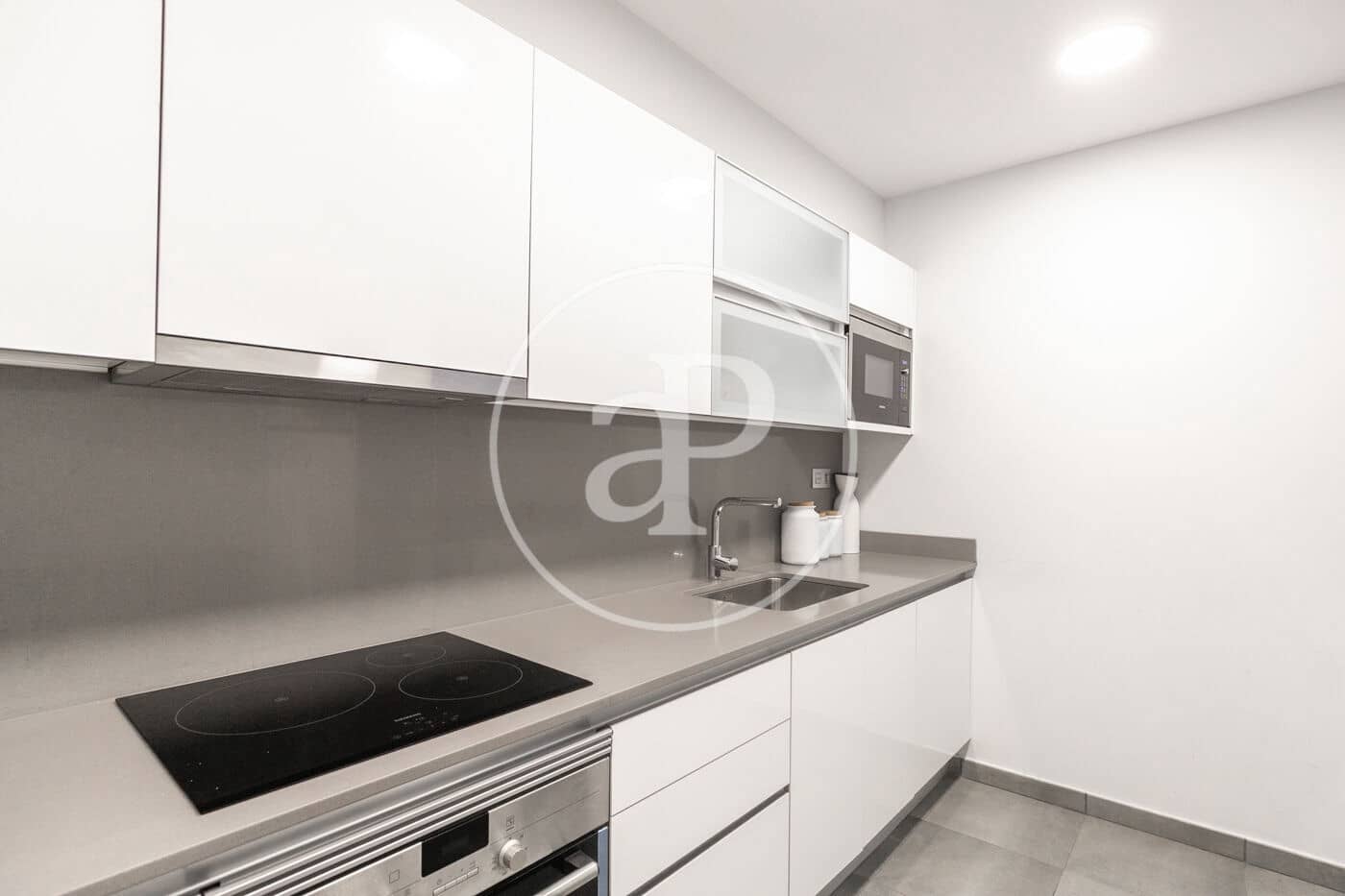 3 slaapkamer Appartement te huur in Barcelona stad - € 3.200 (Ref: 9911041)