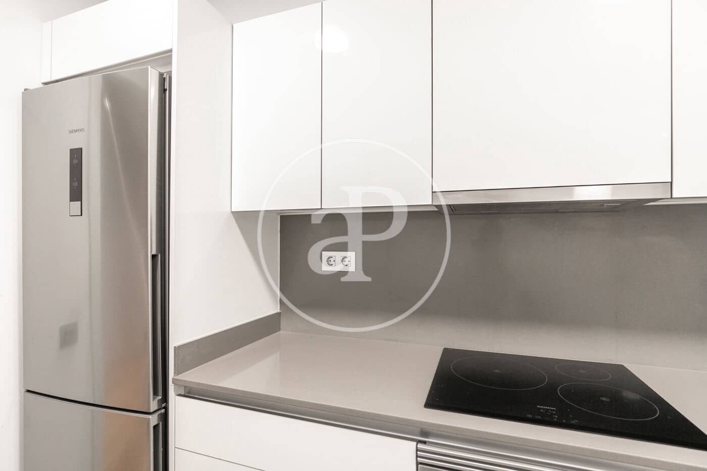3 slaapkamer Appartement te huur in Barcelona stad - € 3.200 (Ref: 9911041)