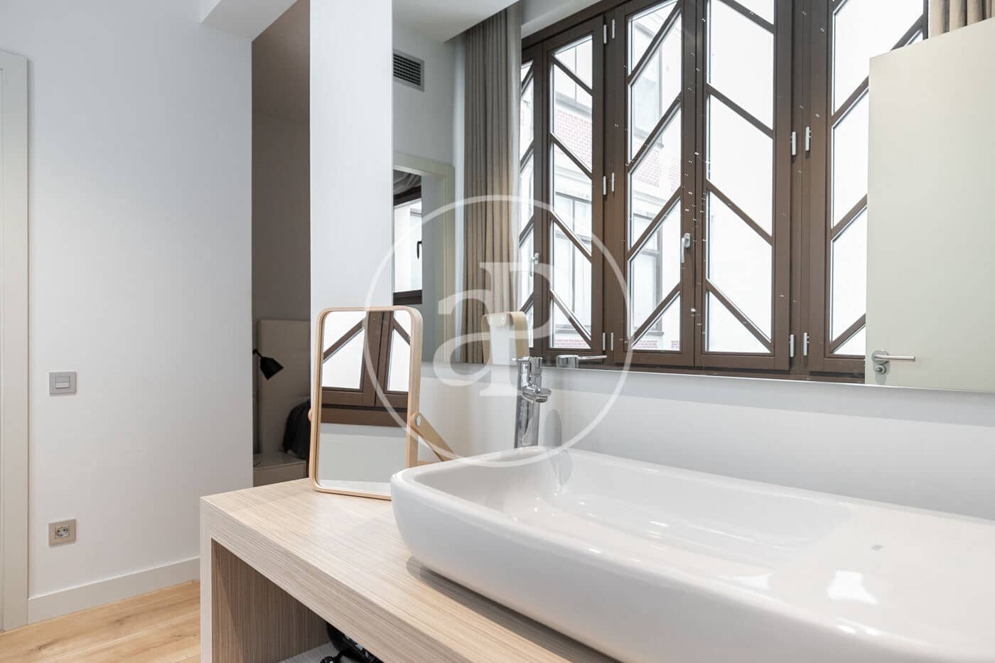 3 slaapkamer Appartement te huur in Barcelona stad - € 3.200 (Ref: 9911041)