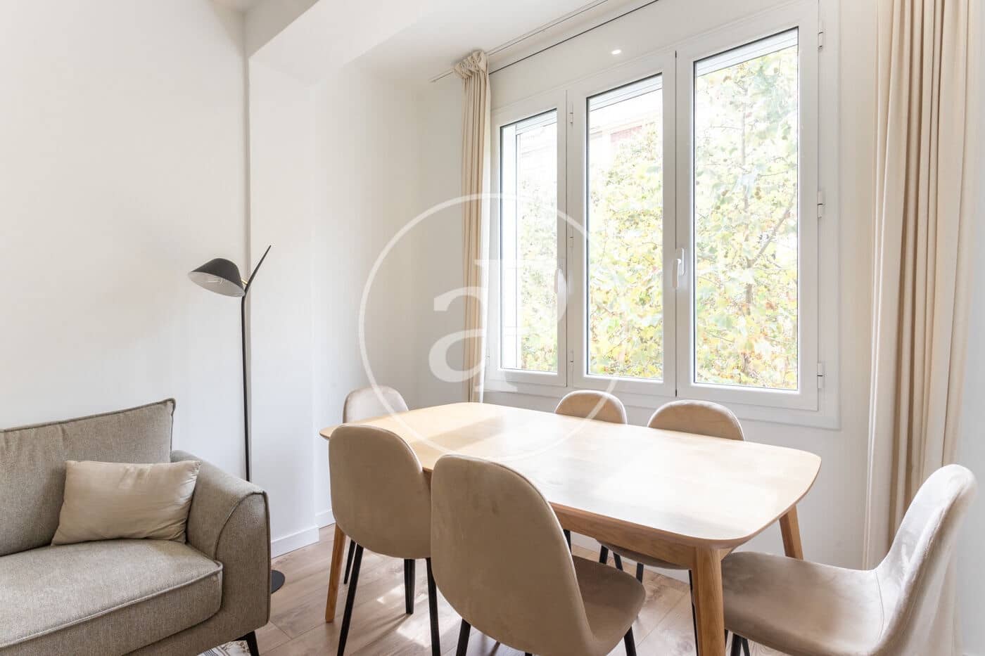 4 bedroom Apartment for rent in Barcelona city - € 2,800 (Ref: 9911042)