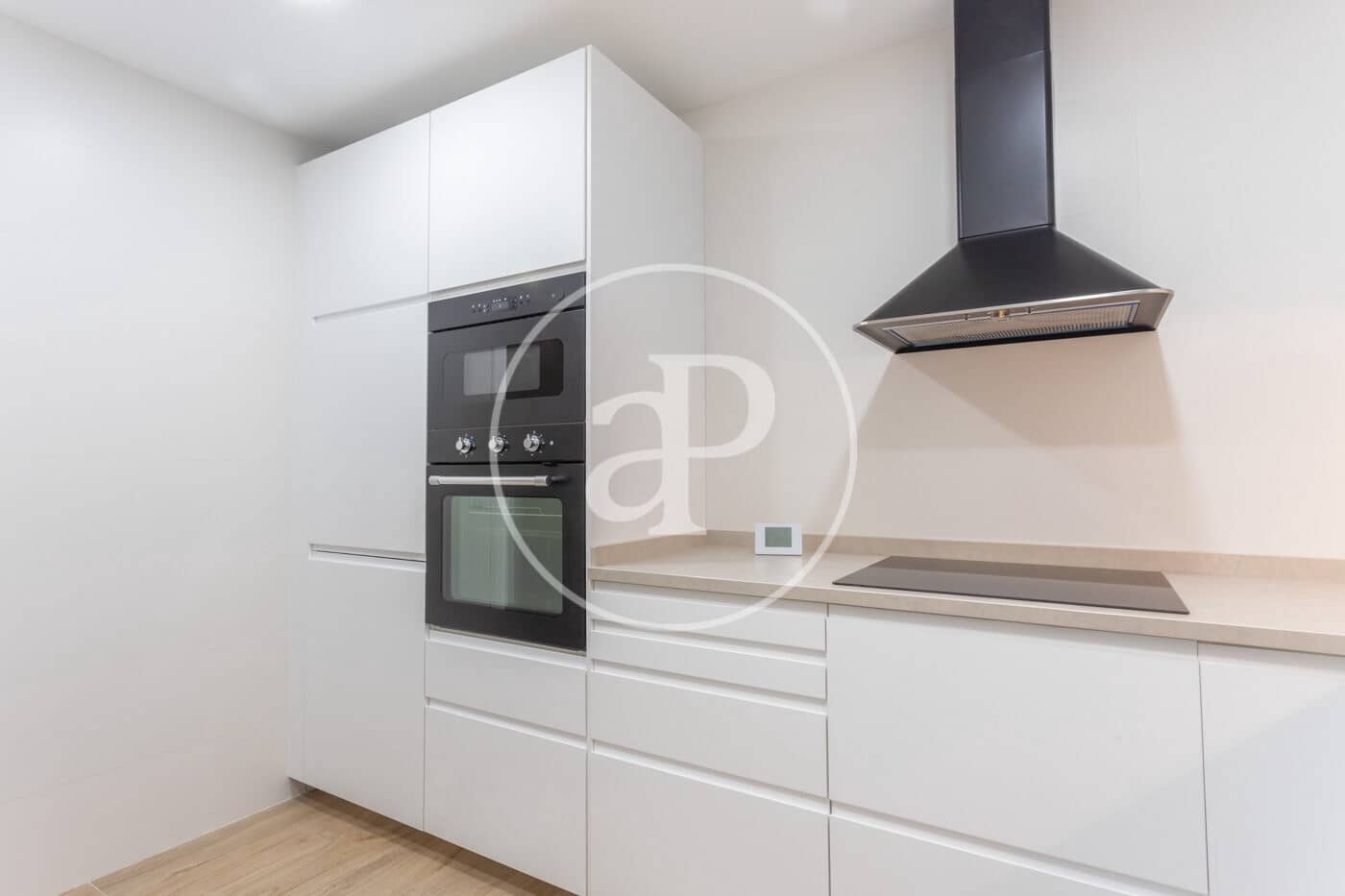 4 bedroom Apartment for rent in Barcelona city - € 2,800 (Ref: 9911042)
