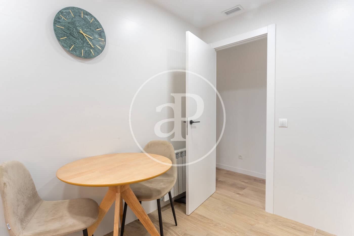 4 bedroom Apartment for rent in Barcelona city - € 2,800 (Ref: 9911042)