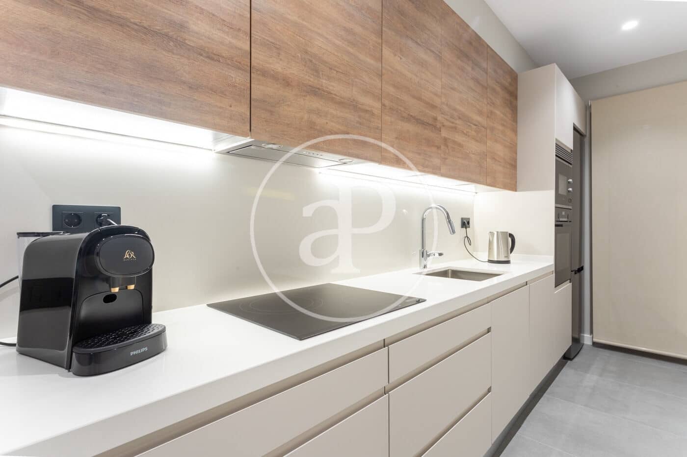 2 slaapkamer Appartement te huur in Barcelona stad - € 2.650 (Ref: 9911043)