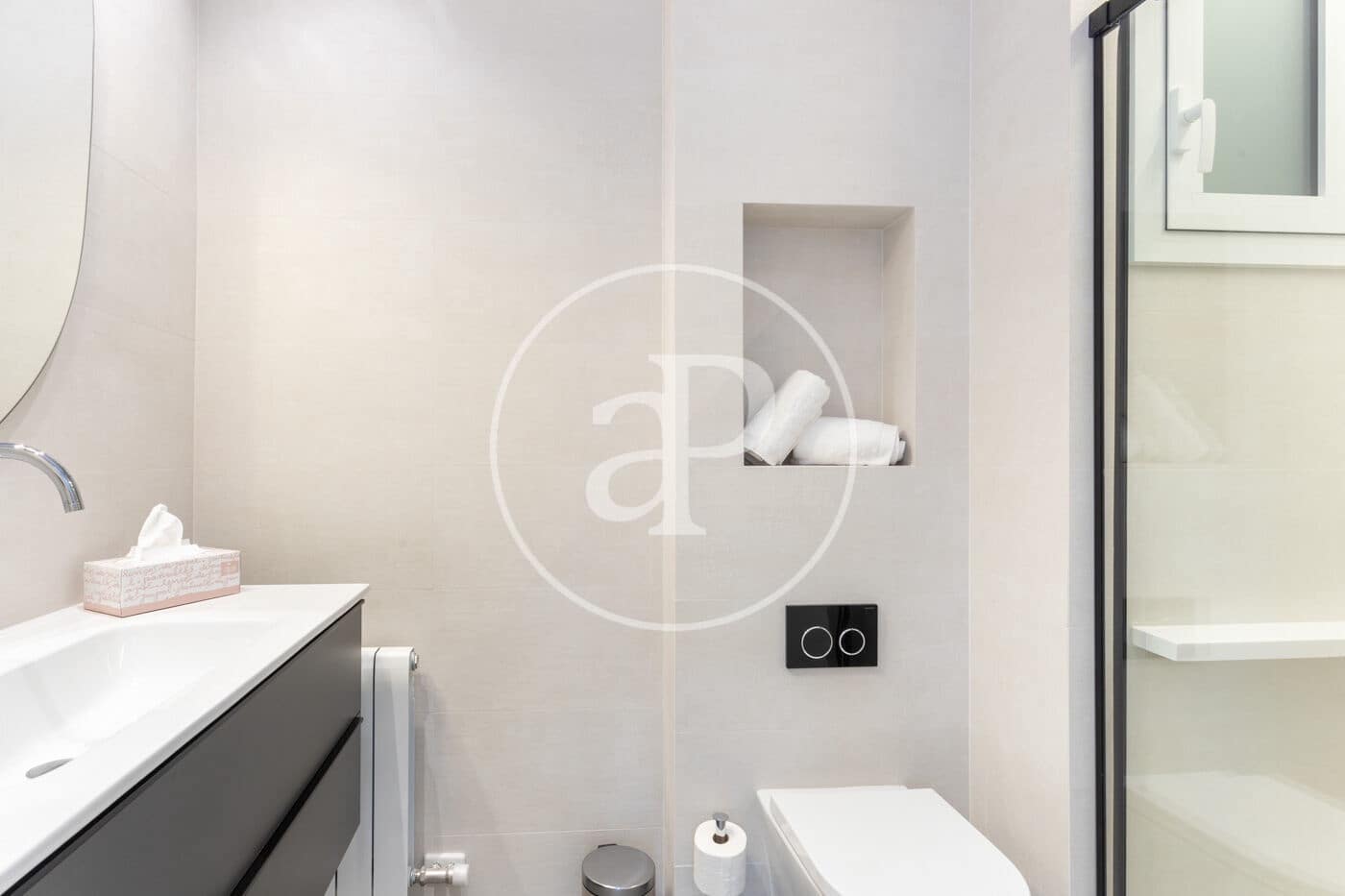 2 slaapkamer Appartement te huur in Barcelona stad - € 2.650 (Ref: 9911043)