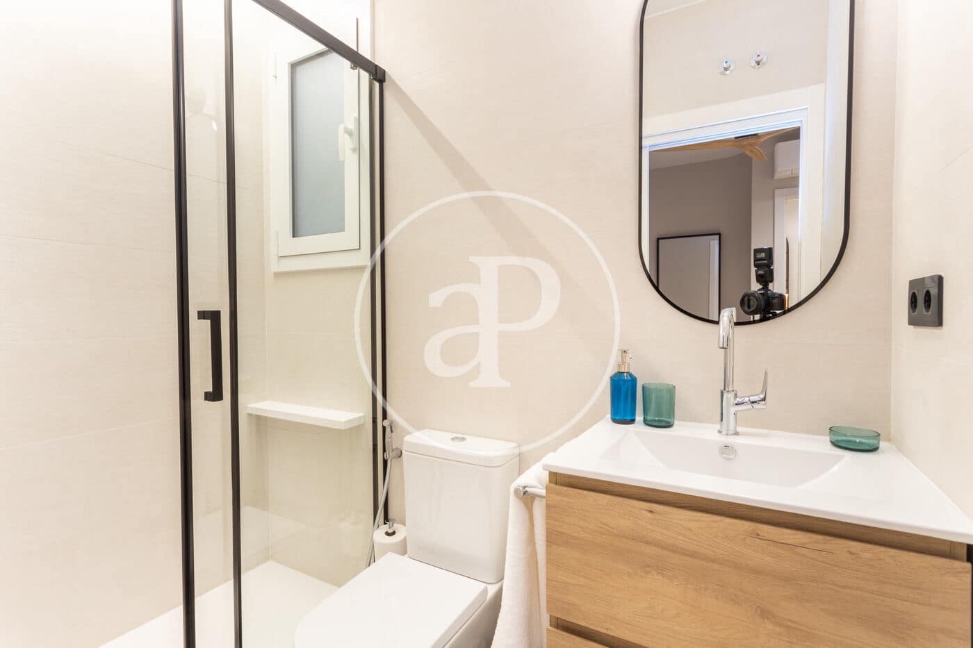 2 slaapkamer Appartement te huur in Barcelona stad - € 2.650 (Ref: 9911043)