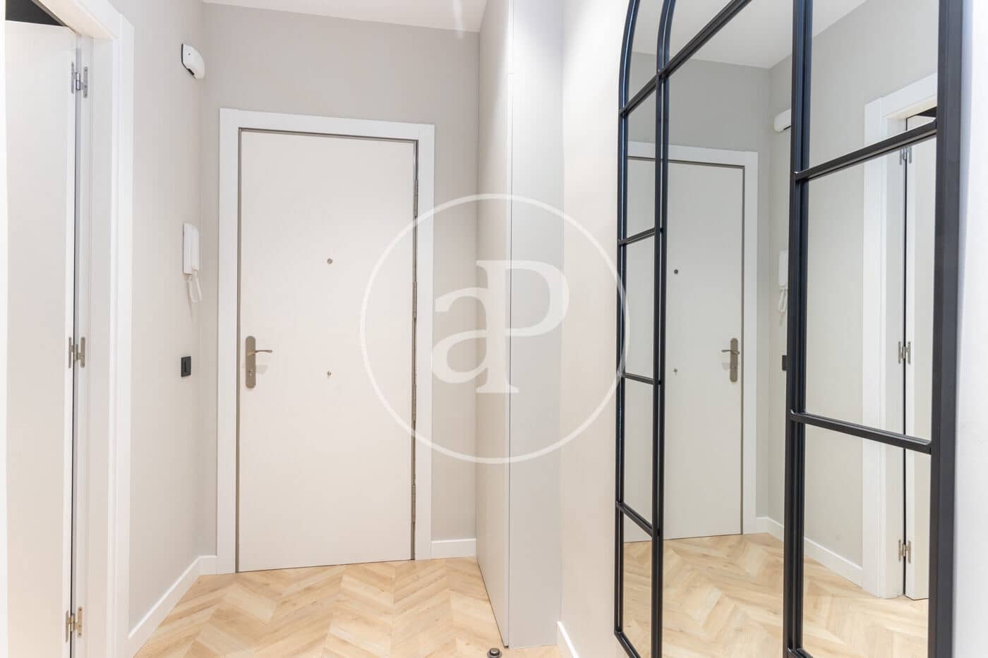 2 slaapkamer Appartement te huur in Barcelona stad - € 2.650 (Ref: 9911043)