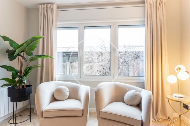 2 slaapkamer Appartement te huur in L'Antiga Esquerra de L'Eixample, Barcelona stad - € 2.650 (Ref: 9911043)