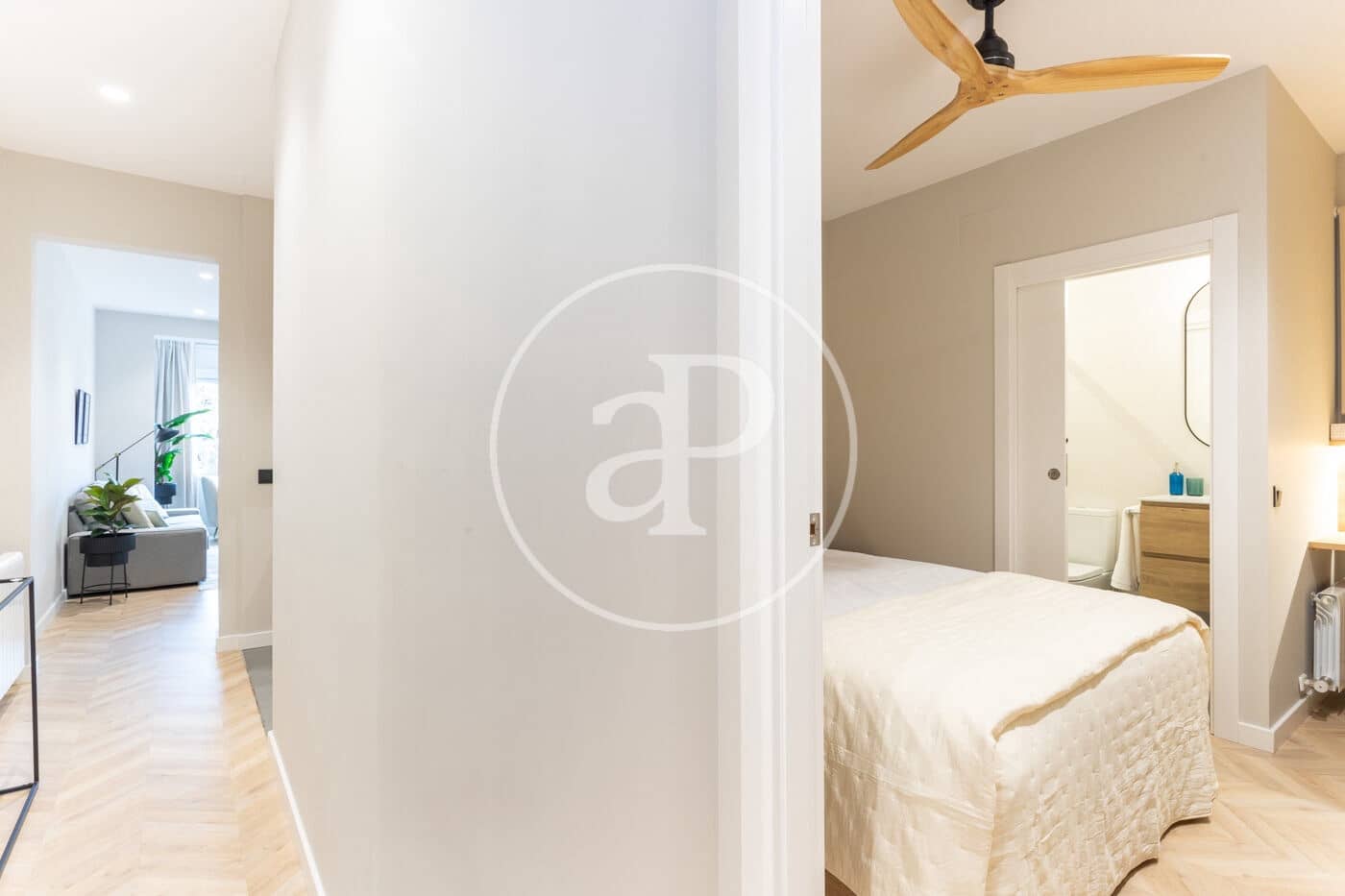 2 slaapkamer Appartement te huur in Barcelona stad - € 2.650 (Ref: 9911043)