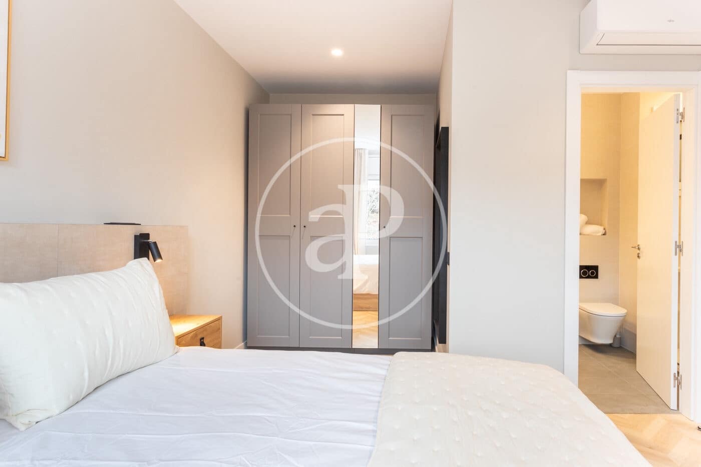 2 slaapkamer Appartement te huur in Barcelona stad - € 2.650 (Ref: 9911043)