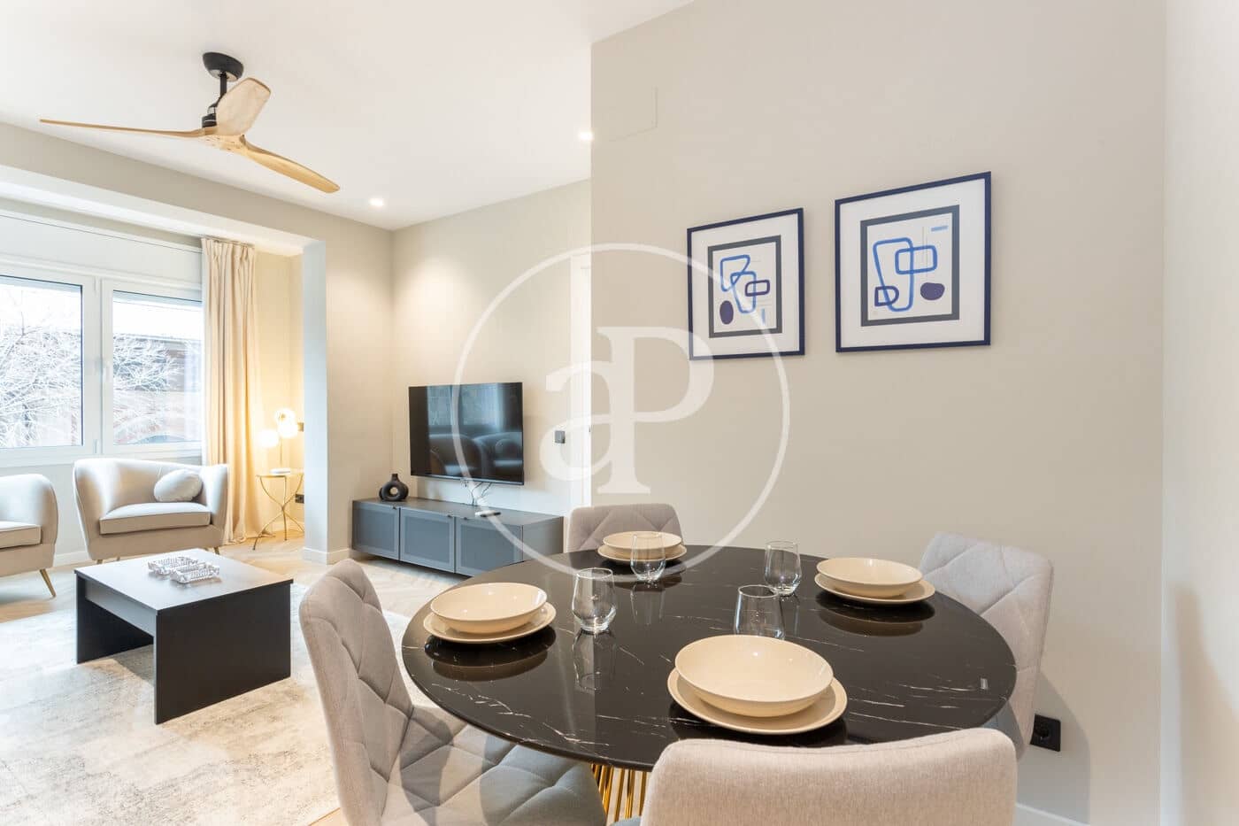 2 slaapkamer Appartement te huur in Barcelona stad - € 2.650 (Ref: 9911043)