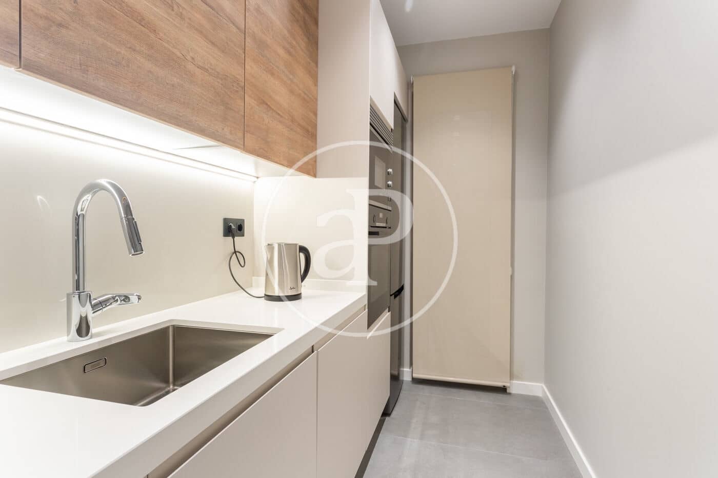 2 slaapkamer Appartement te huur in Barcelona stad - € 2.650 (Ref: 9911043)