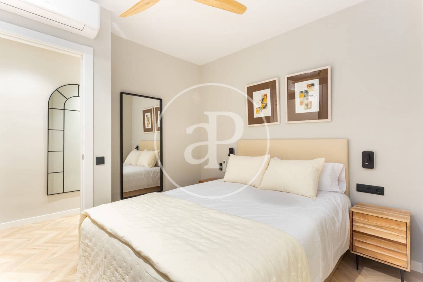 2 slaapkamer Appartement te huur in Barcelona stad - € 2.650 (Ref: 9911043)