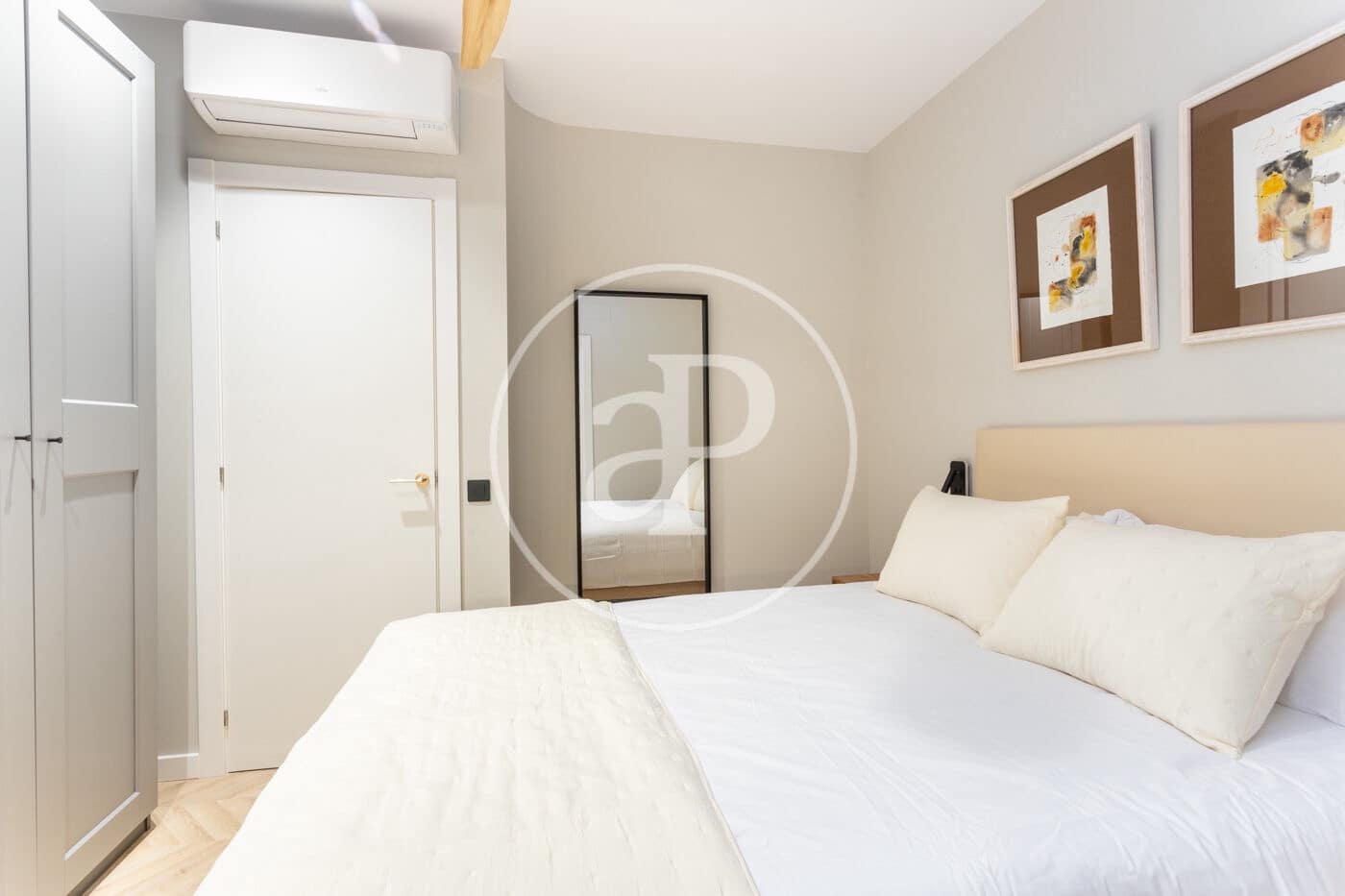 2 slaapkamer Appartement te huur in Barcelona stad - € 2.650 (Ref: 9911043)