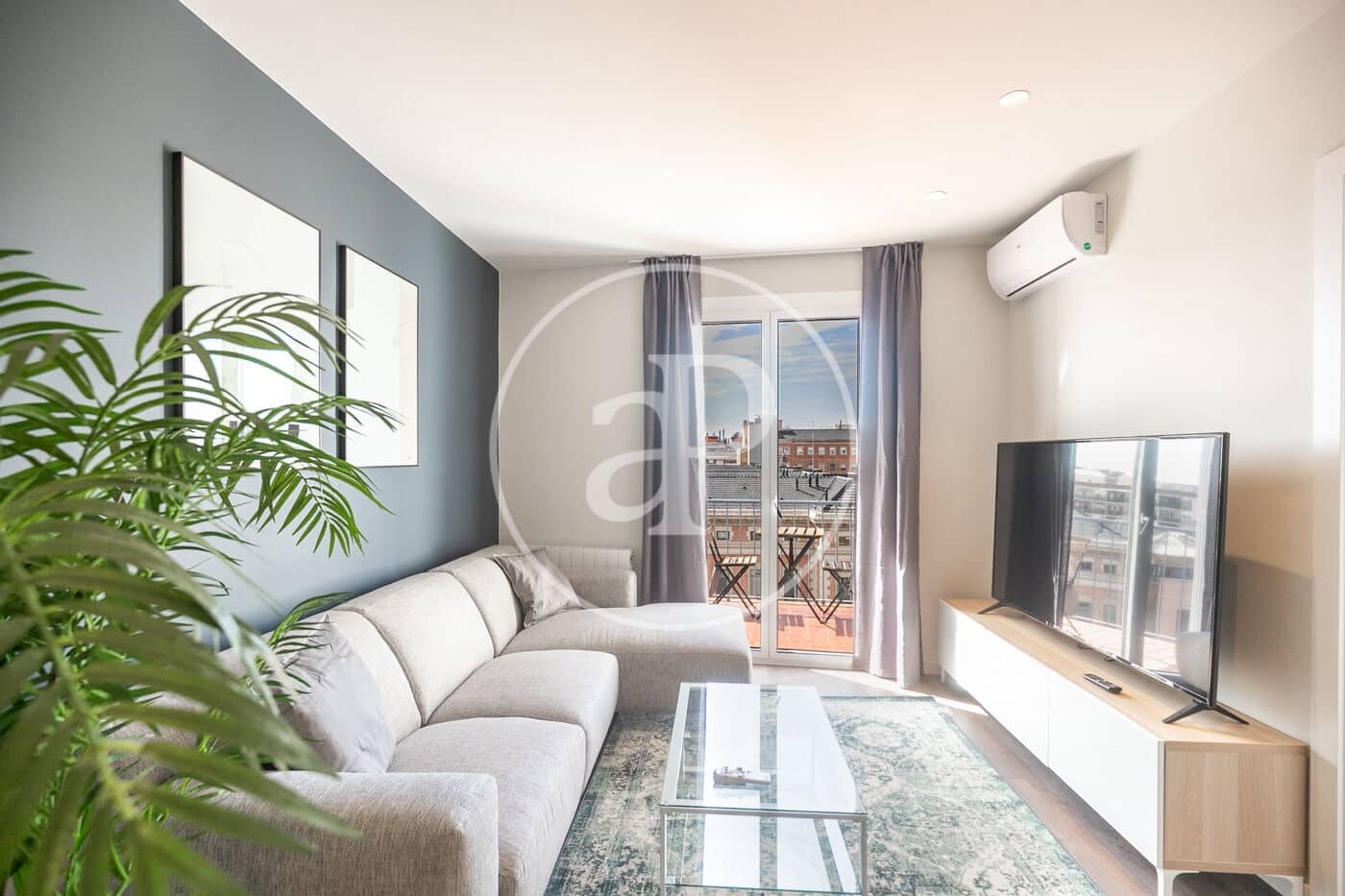 3 slaapkamer Appartement te huur in Barcelona stad - € 3.000 (Ref: 9911044)