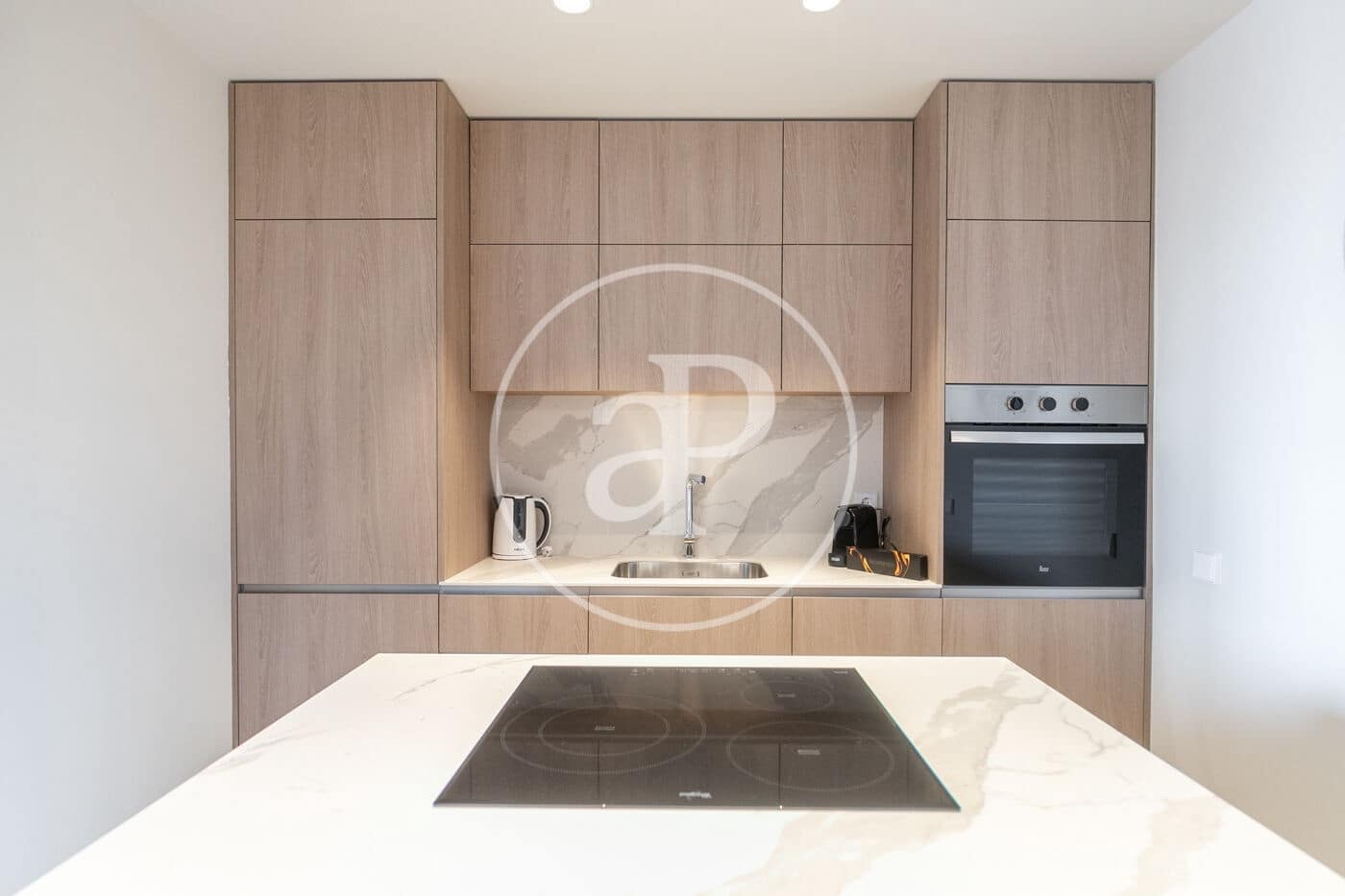 3 slaapkamer Appartement te huur in Barcelona stad - € 3.000 (Ref: 9911044)