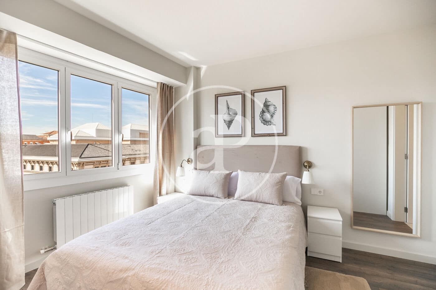 3 slaapkamer Appartement te huur in Barcelona stad - € 3.000 (Ref: 9911044)