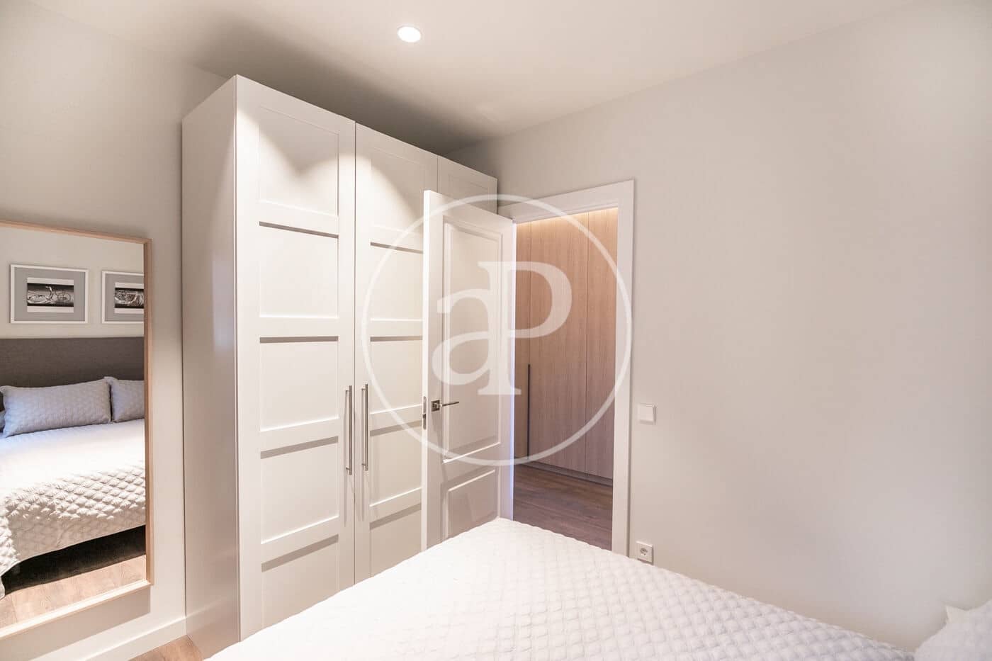 3 slaapkamer Appartement te huur in Barcelona stad - € 3.000 (Ref: 9911044)