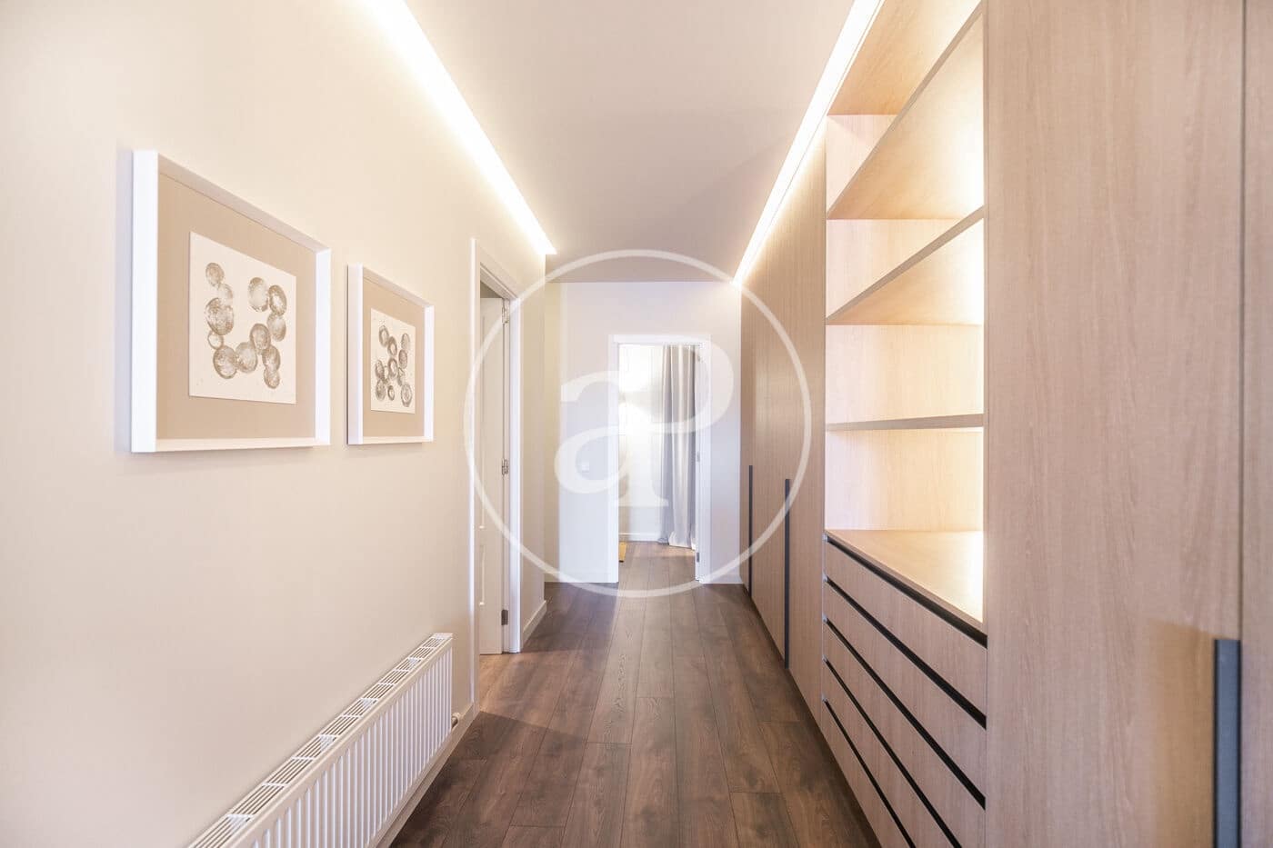 3 slaapkamer Appartement te huur in Barcelona stad - € 3.000 (Ref: 9911044)