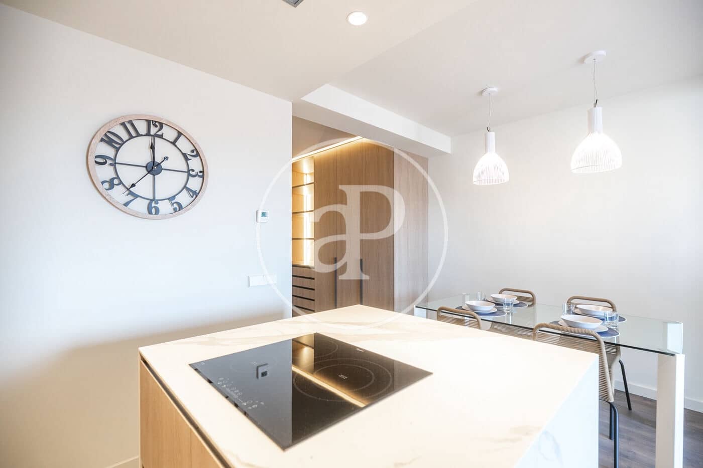 3 slaapkamer Appartement te huur in Barcelona stad - € 3.000 (Ref: 9911044)