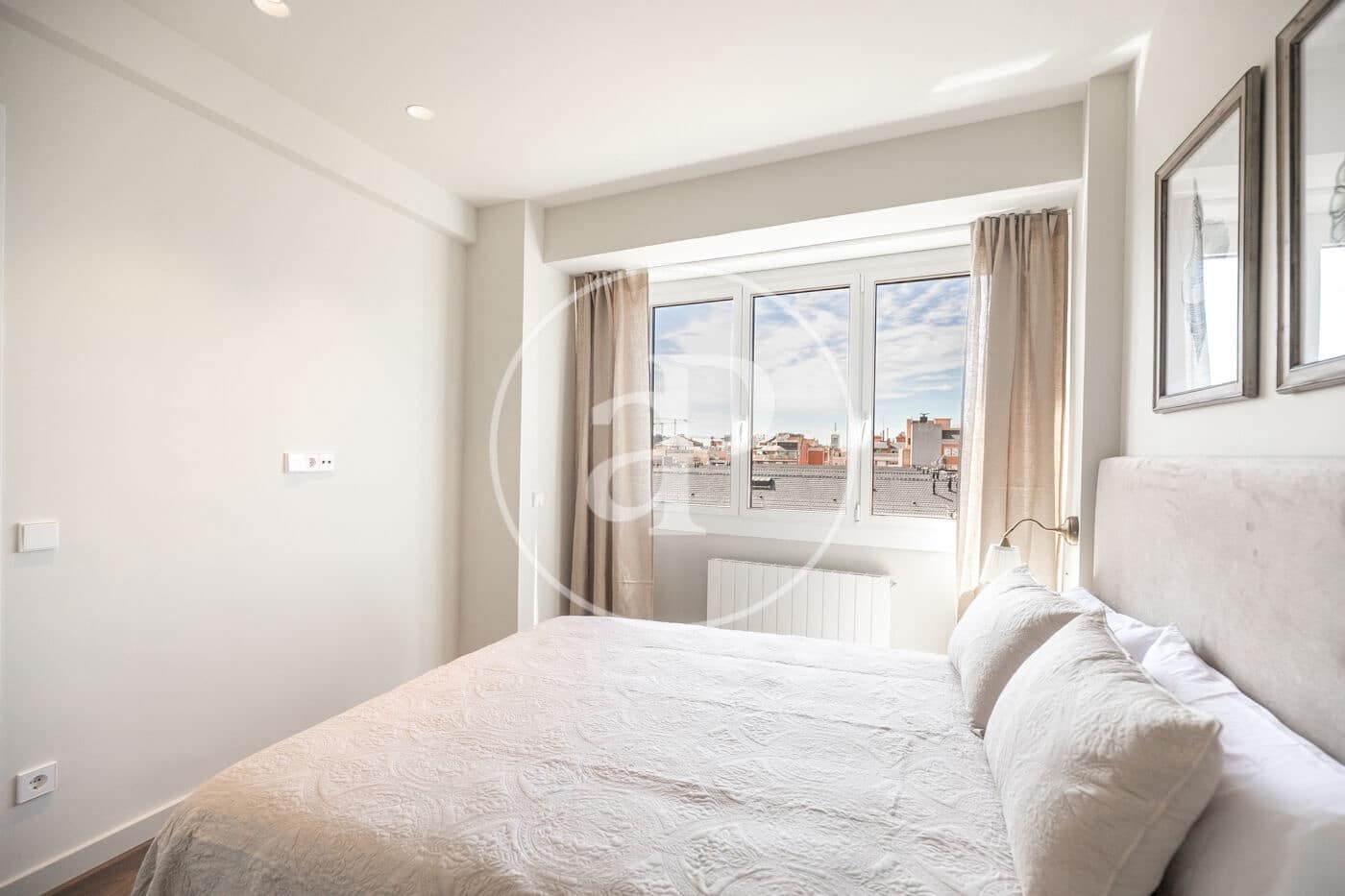 3 slaapkamer Appartement te huur in Barcelona stad - € 3.000 (Ref: 9911044)