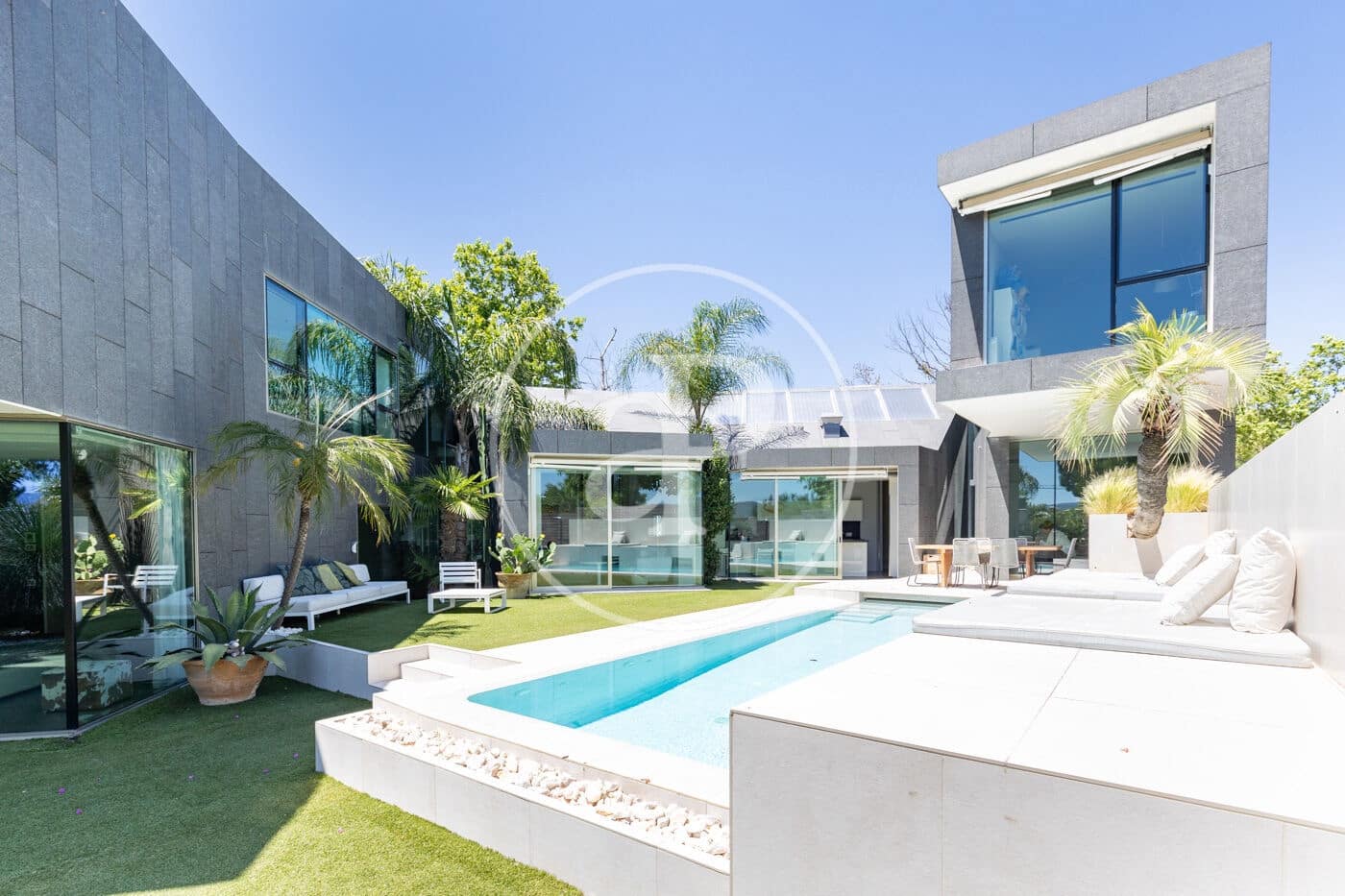 4 bedroom Villa for sale in Sant Cugat del Valles with pool - € 2,575,000 (Ref: 9913160)