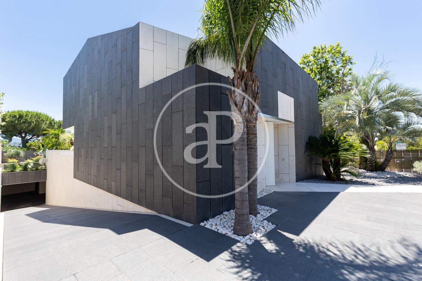 4 bedroom Villa for sale in Sant Cugat del Valles with pool - € 2,575,000 (Ref: 9913160)