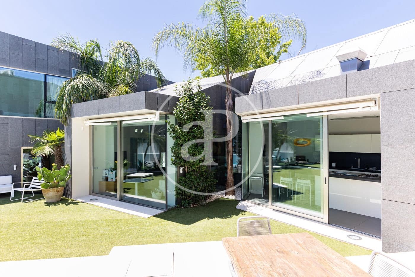 4 bedroom Villa for sale in Sant Cugat del Valles with pool - € 2,575,000 (Ref: 9913160)