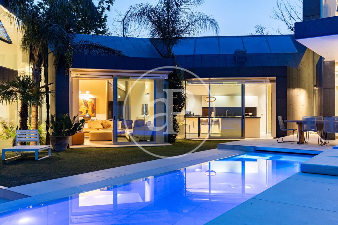 4 bedroom Villa for sale in Sant Cugat del Valles with pool - € 2,575,000 (Ref: 9913160)