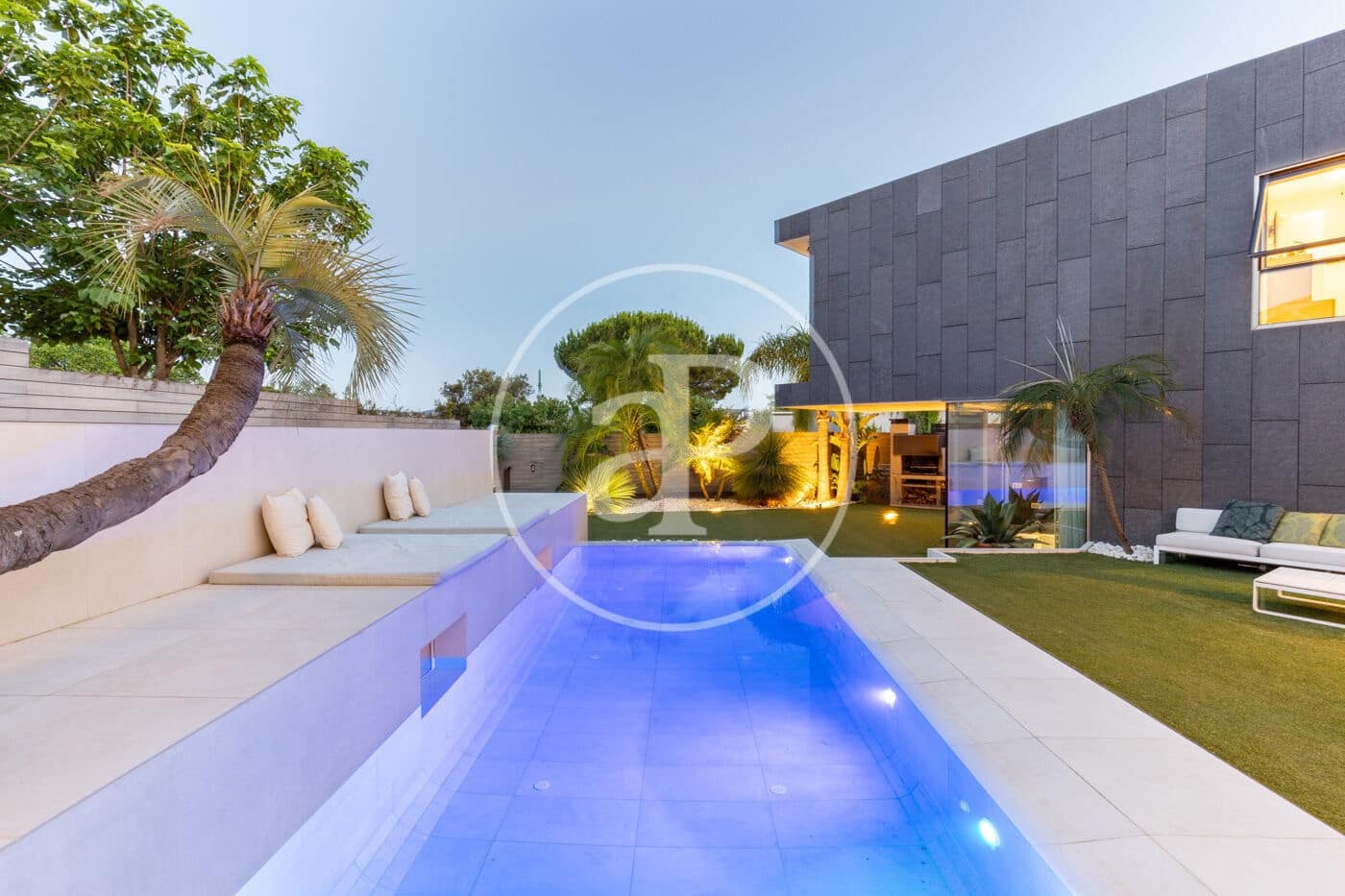 4 bedroom Villa for sale in Sant Cugat del Valles with pool - € 2,575,000 (Ref: 9913160)