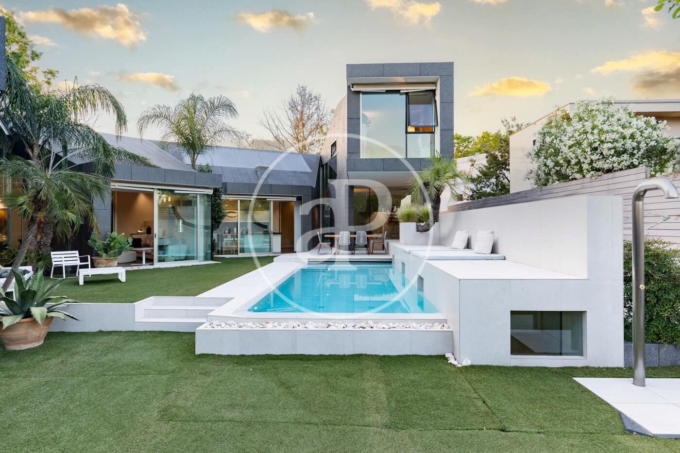 4 bedroom Villa for sale in Sant Cugat del Valles with pool - € 2,575,000 (Ref: 9913160)