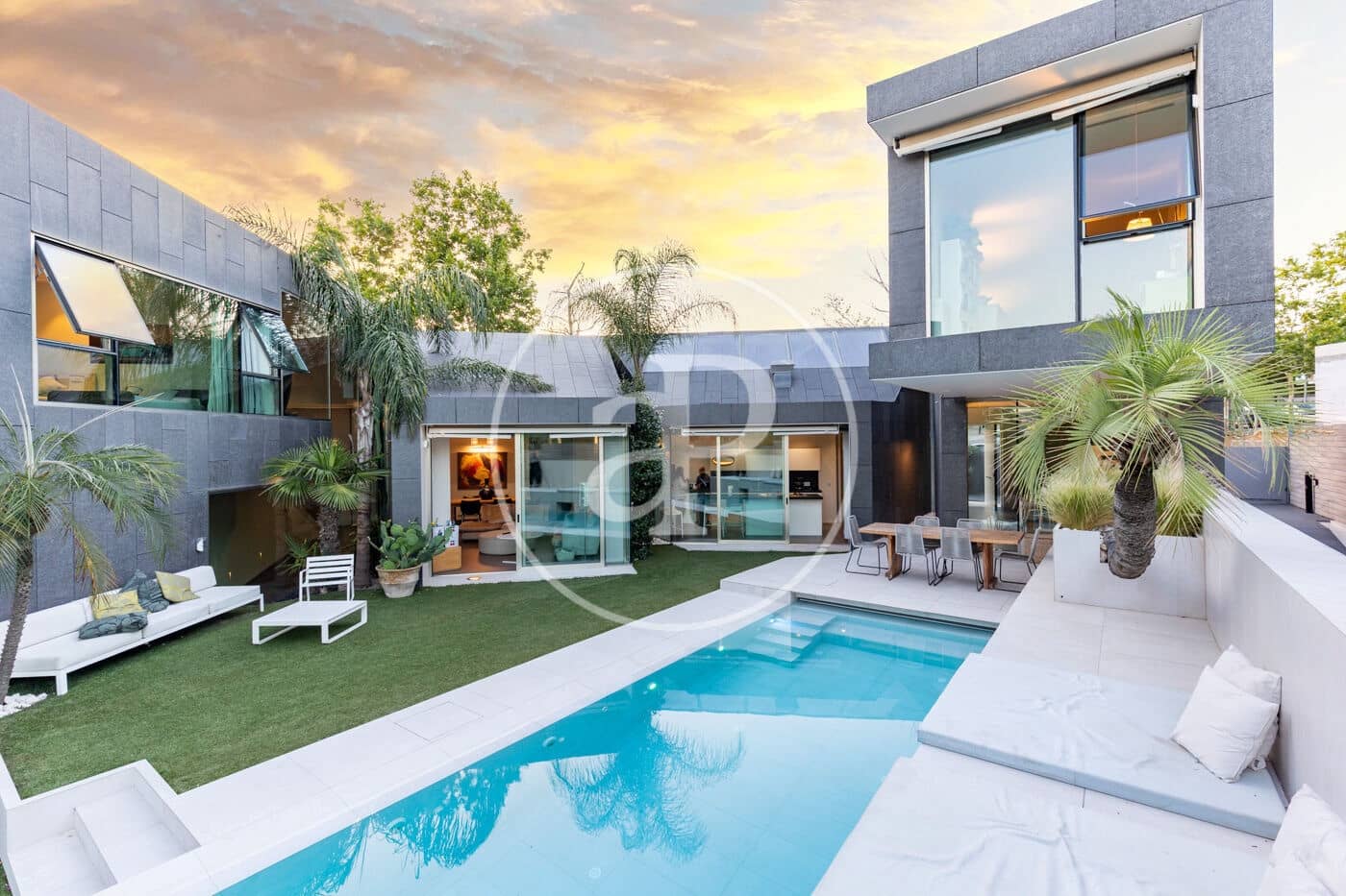 4 bedroom Villa for sale in Sant Cugat del Valles with pool - € 2,575,000 (Ref: 9913160)