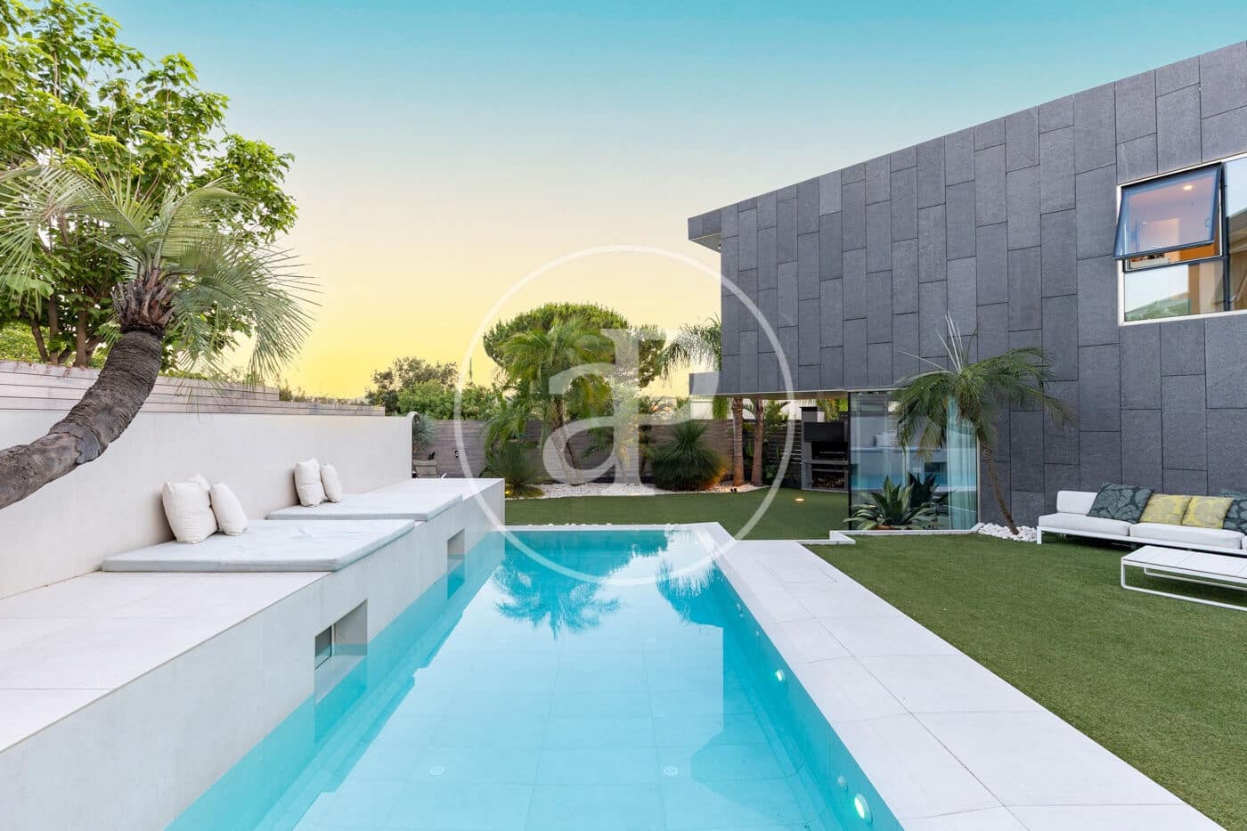 4 bedroom Villa for sale in Sant Cugat del Valles with pool - € 2,575,000 (Ref: 9913160)