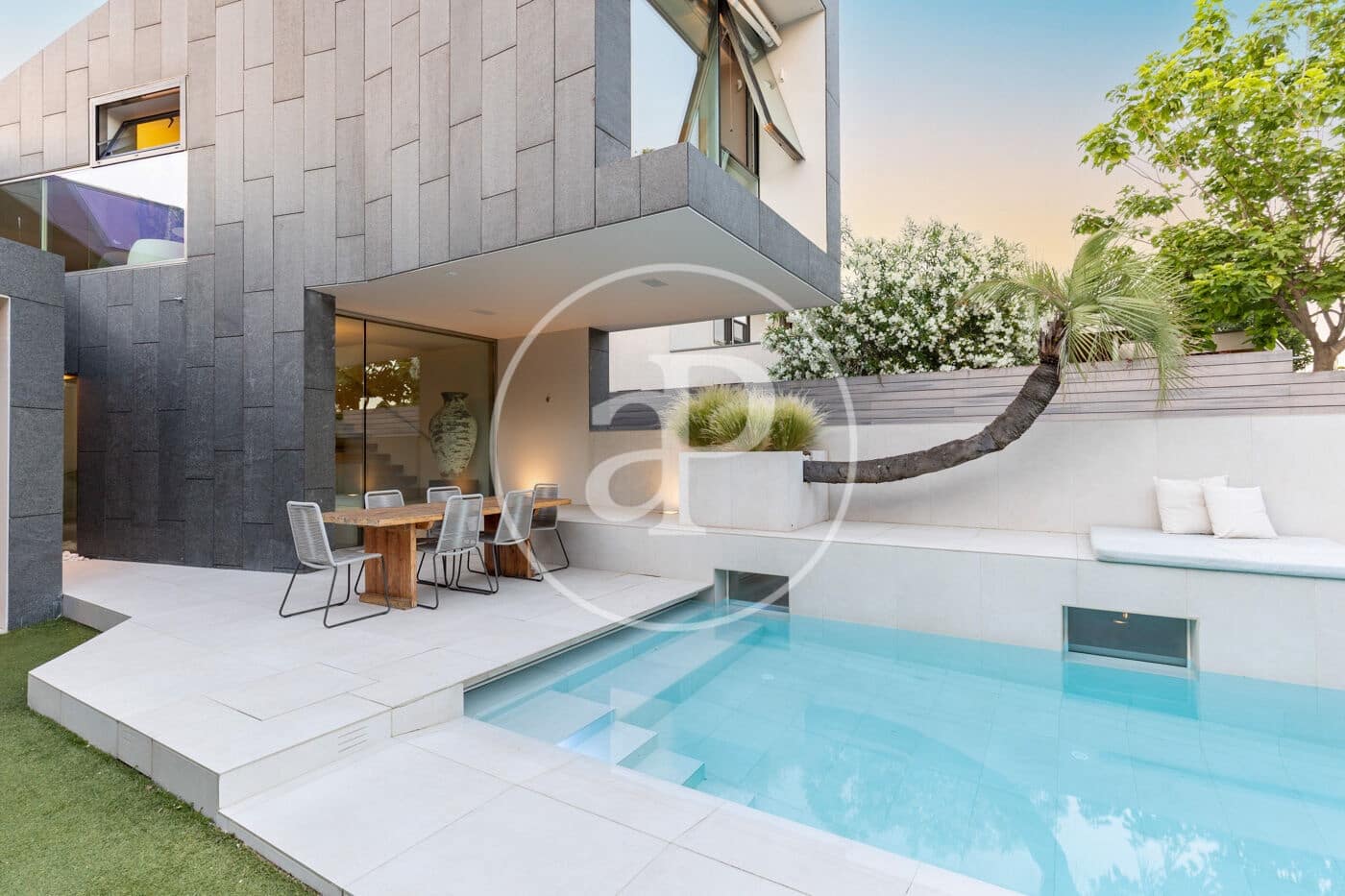 4 bedroom Villa for sale in Sant Cugat del Valles with pool - € 2,575,000 (Ref: 9913160)