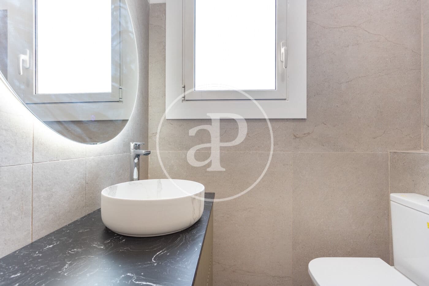 2 bedroom Apartment for sale in Barcelona city - € 490,000 (Ref: 9915812)