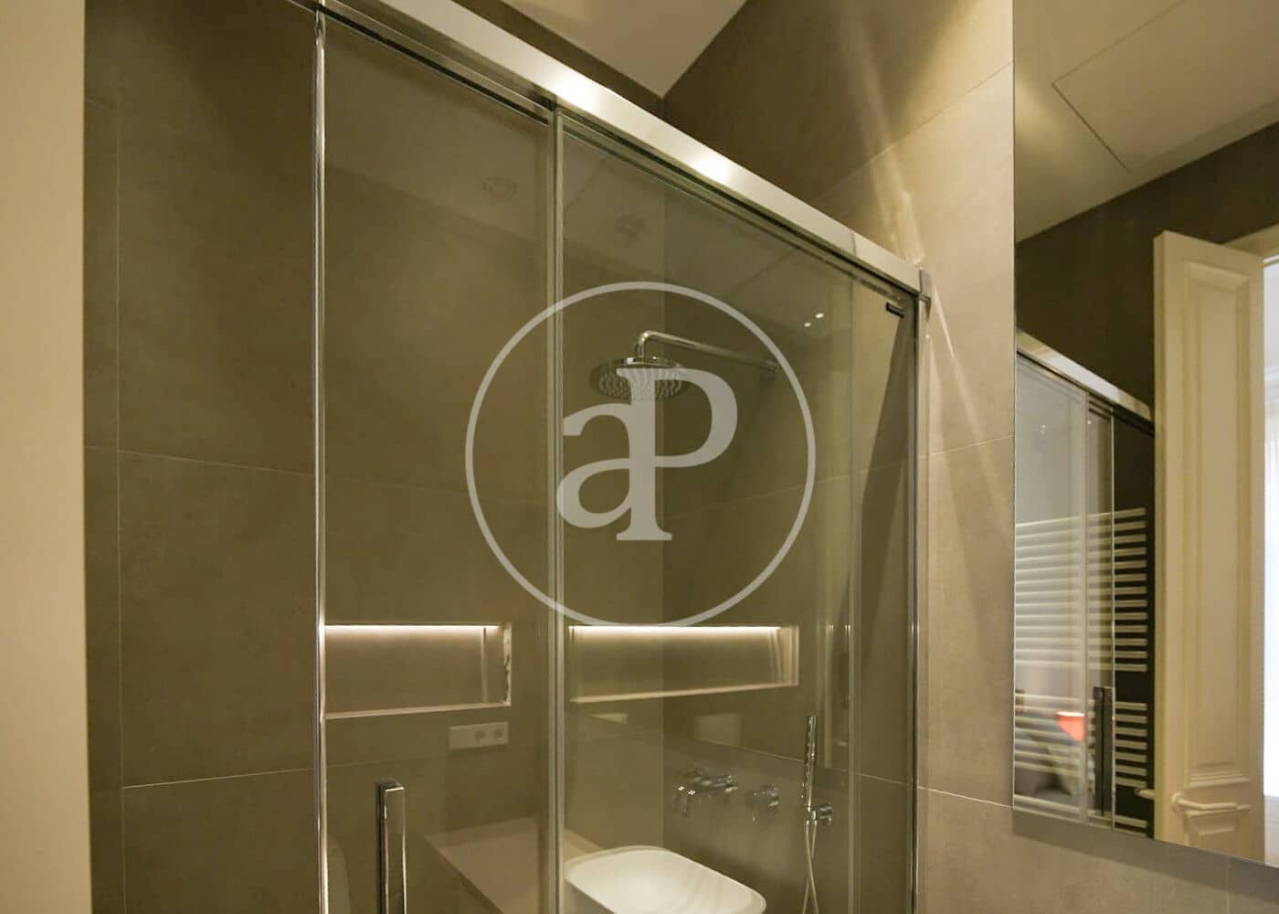 2 bedroom Apartment for rent in Barcelona city - € 3,975 (Ref: 9920415)