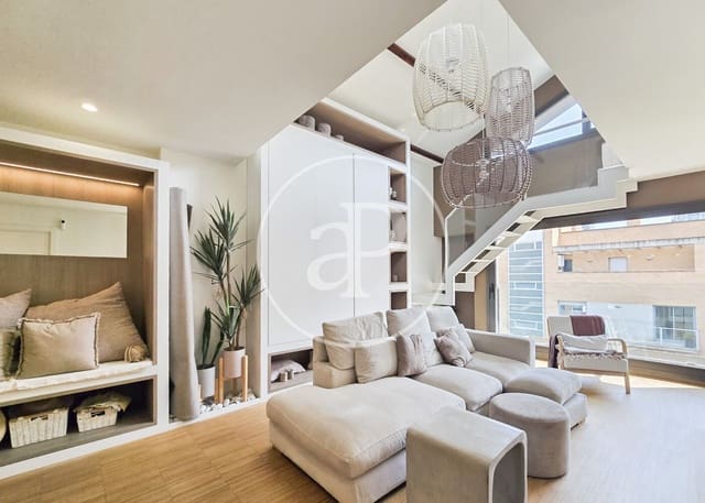 3 bedroom Penthouse for sale in El Poblenou, Barcelona city - € 1,195,000 (Ref: 9920417)