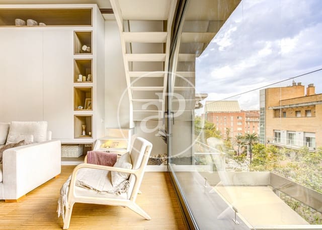 3 bedroom Penthouse for sale in El Poblenou, Barcelona city - € 1,195,000 (Ref: 9920417)