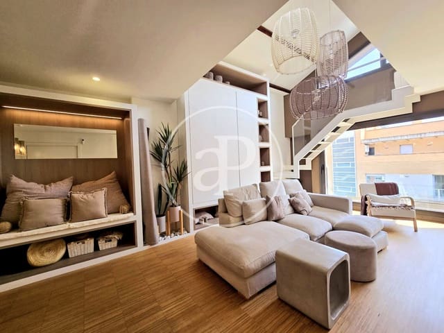 3 bedroom Penthouse for sale in El Poblenou, Barcelona city - € 1,195,000 (Ref: 9920417)