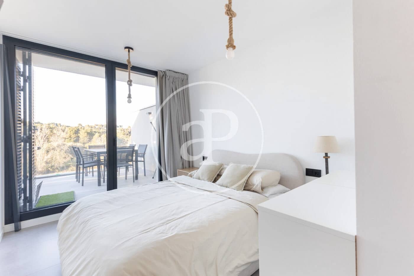 2 bedroom Apartment for rent in Bellaterra with pool garage - € 2,500 (Ref: 9929370)