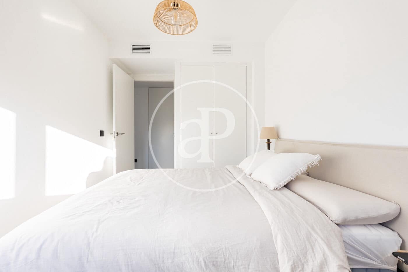 2 bedroom Apartment for rent in Bellaterra with pool garage - € 2,500 (Ref: 9929370)