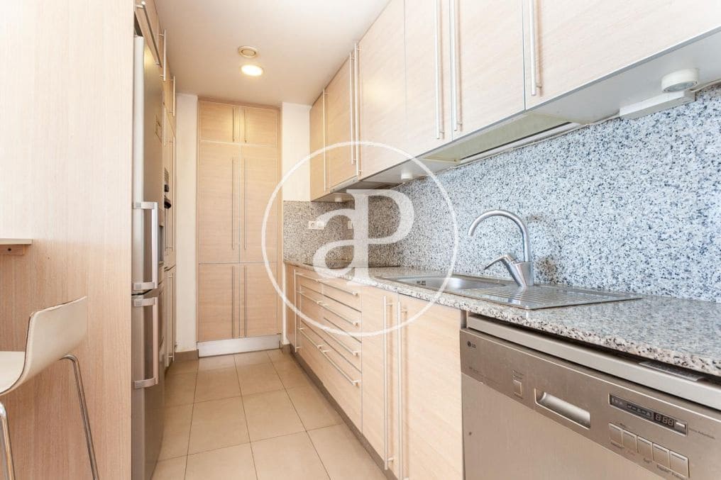 2 soveværelse Lejlighed til leje i Barcelona by med swimmingpool - € 2.300 (Ref: 9938160)