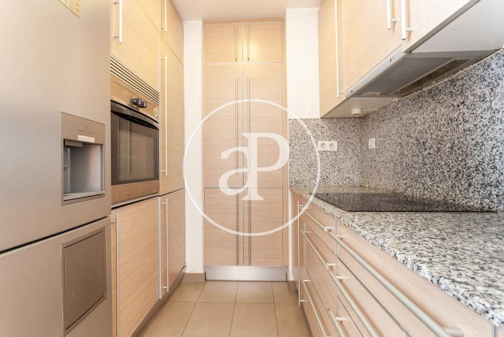 2 soveværelse Lejlighed til leje i Barcelona by med swimmingpool - € 2.300 (Ref: 9938160)