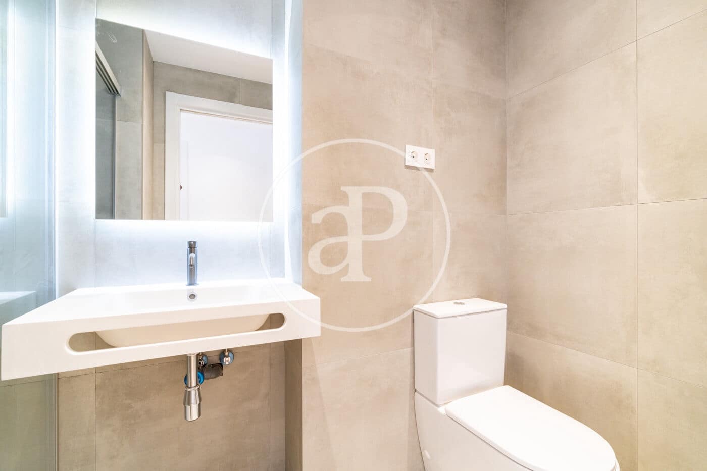 1 quarto Apartamento para arrendar em Barcelona cidade - 2 200 € (Ref: 9938162)