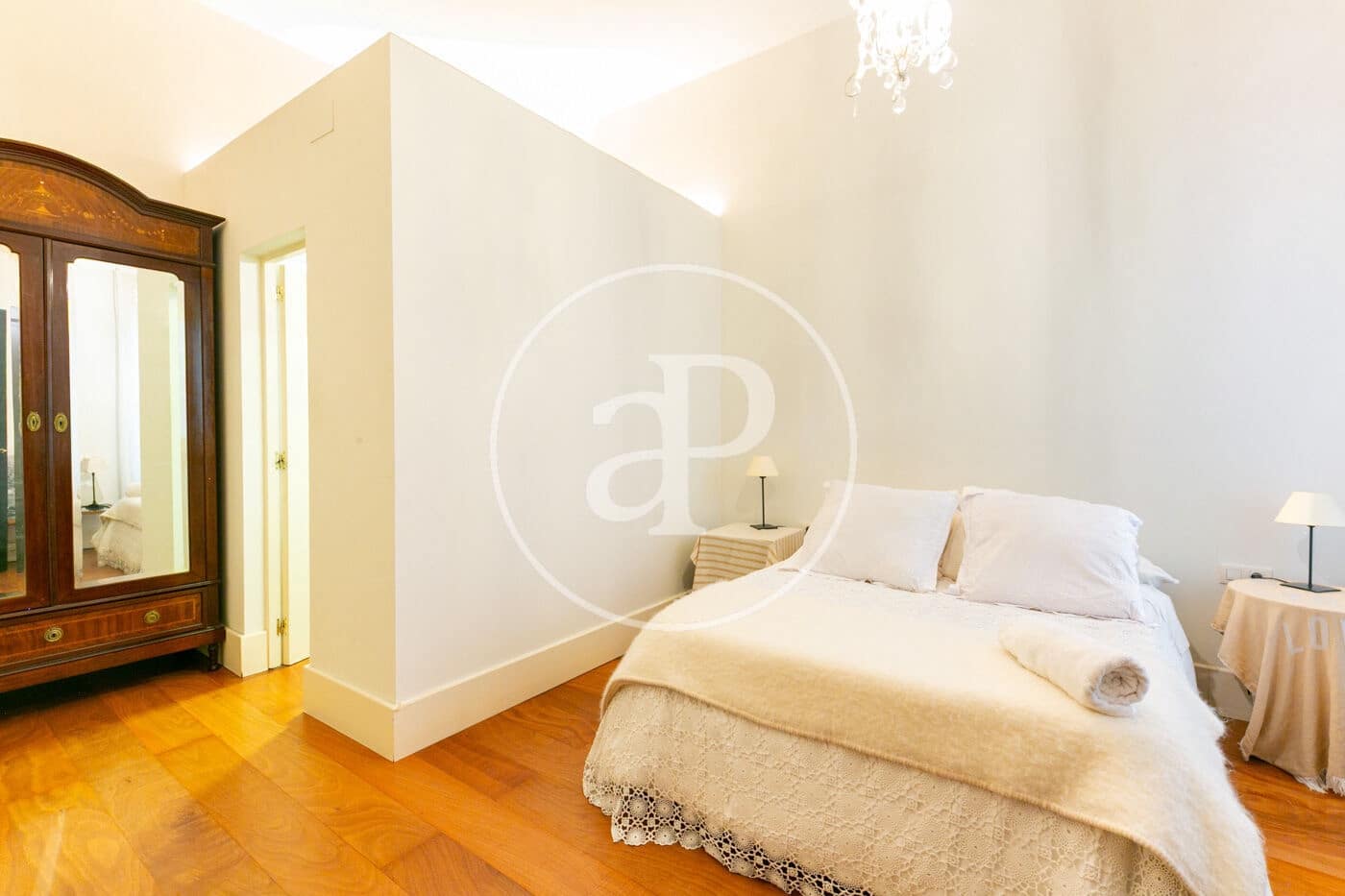 3 quarto Apartamento para arrendar em Barcelona cidade - 3 400 € (Ref: 9939956)
