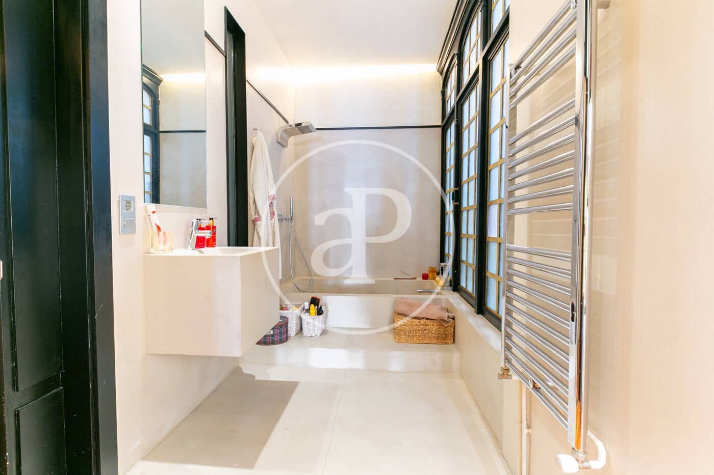 3 quarto Apartamento para arrendar em Barcelona cidade - 3 400 € (Ref: 9939956)