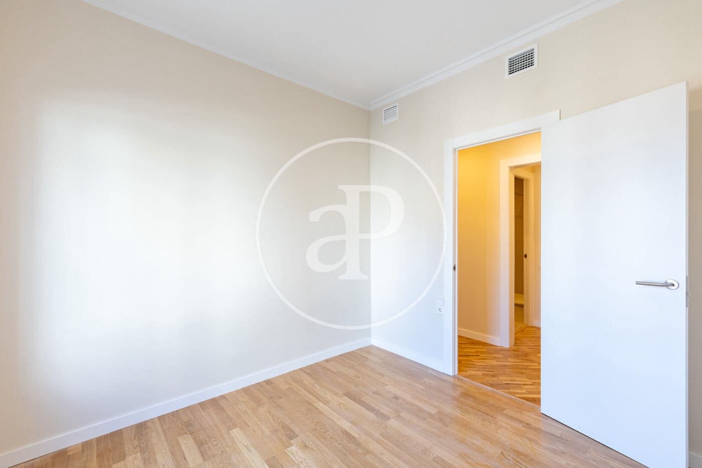 Apartamento de 5 habitaciones en Barcelona ciudad en alquiler - 2.850 € (Ref: 9939958)