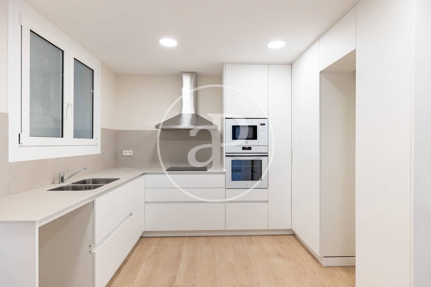 Apartamento de 5 habitaciones en Barcelona ciudad en alquiler - 2.850 € (Ref: 9939958)